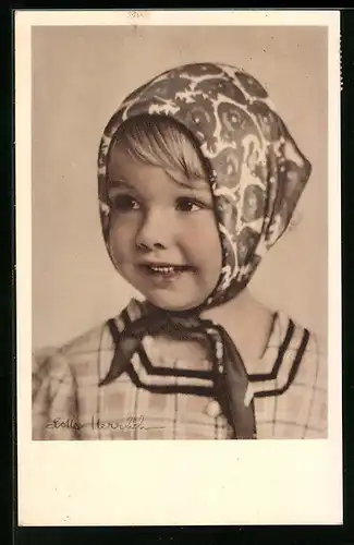 Foto-AK Lotte Herrlich: Lächelndes Mädchen mit Kopftuch