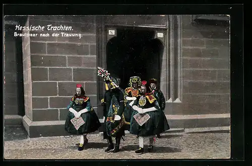 AK Brautpaar nach der Trauung, hessische Trachten