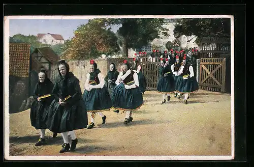 AK Schwälmer Kirchgang, hessische Trachten