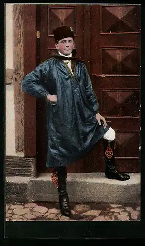 AK Junger Mann in hessischer Tracht mit Zigarre