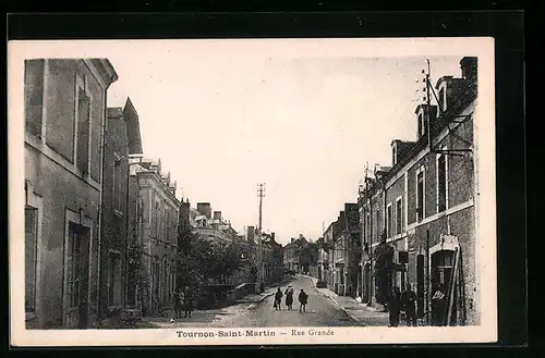 AK Tournon-Saint-Martin, Rue grande, Strassenpartie