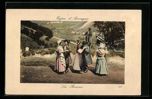 AK Paare beim Tanzen einer Bourrée in der Auvergne