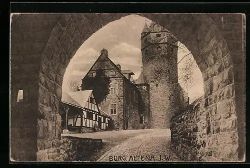 AK Altena i. W., Torbogen mit Blick auf die Burg
