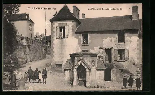 AK La Chatre, La Fontaine Sainte Radegonde