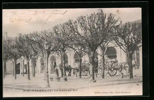 AK Valencay, La Halle au Blé