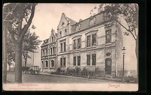 AK Neuwied, Feldkircherstrasse, Doppelgebäude mit Kutsche