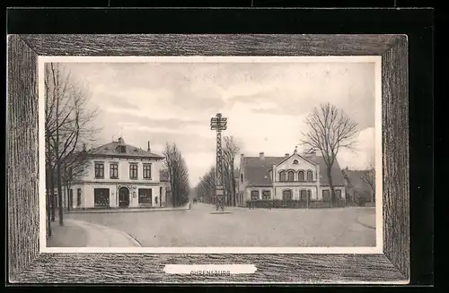 Passepartout-AK Ahrensburg, Strassenkreuzung mit zwei Häusern und Strommast