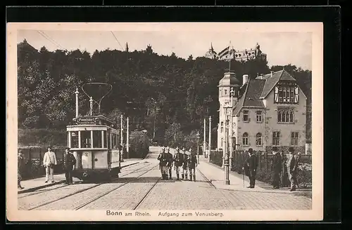 AK Bonn /Rh., Aufgang zum Venusberg, mit Strassenbahn nach Poppelsdorf, Schaffnern und Soldatengruppe