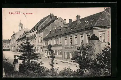 AK Königsbrück, Schlossstrasse mit Geschäften