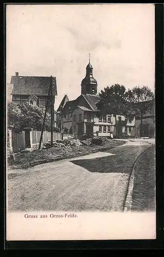 AK Gross-Felda, Strassenpartie mit Blick zur Kirche