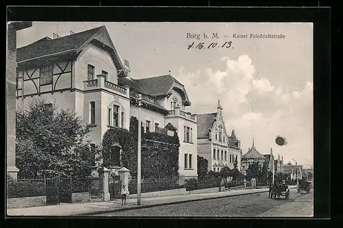 AK Burg b. M., Kaiser Friedrichstrasse mit Passanten