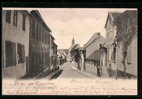 AK Wanzleben, Strassenpartie mit Blick zur Kirche