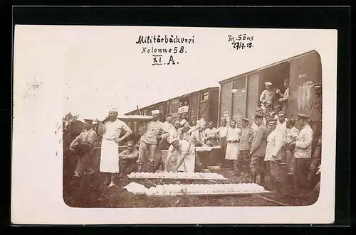 Foto-AK Soldaten in Uniform an der Militärbäckerei