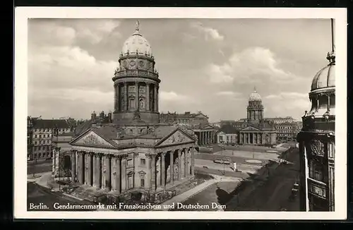 AK Berlin, Gendarmenmarkt mit Französischem und Deutschem Dom