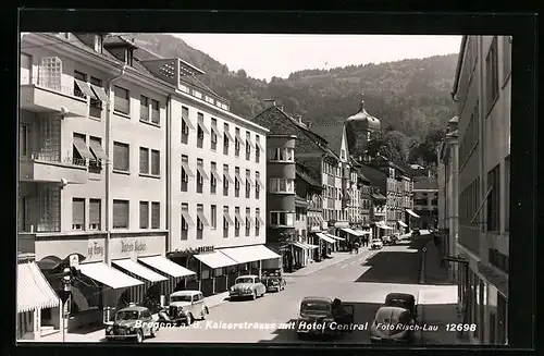 AK Bregenz a. B., Kaiserstrasse mit Hotel Central, VW-Käfer