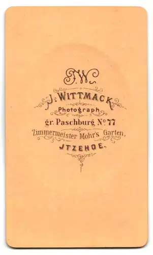 Fotografie J. Wittmack, Itzehoe, Gr. Paschburg 77, Junge Dame mit Kragenbrosche