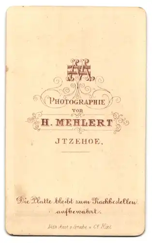 Fotografie H. Mehlert, Itzehoe, Junges Paar in eleganter Kleidung