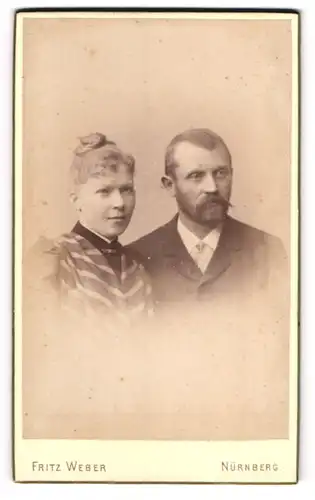 Fotografie Fritz Weber, Nürnberg, St. Johannis-Str. 45, Junges Paar in modischer Kleidung