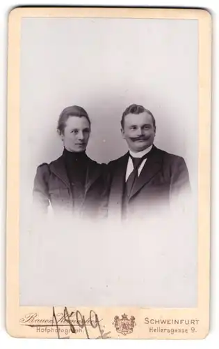 Fotografie Bauer-Kornacher, Schweinfurt, Hellersgasse 9, Junges Paar in eleganter Kleidung