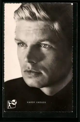 AK Schauspieler Hardy Krüger im Portrait zur Seite blickend