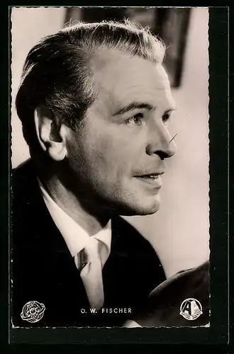 AK Schauspieler O.W. Fischer mit Anzug und Krawatte im Profil