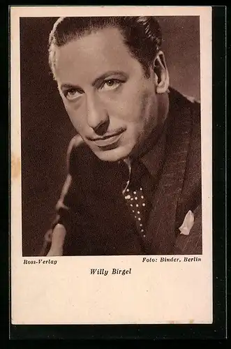 AK Schauspieler Willy Birgel Portrait im Anzug mit gepunkteter Krawatte
