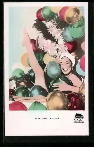 AK Schauspielerin Dorothy Lamour mit Federschmuck und bunten Ballons badend