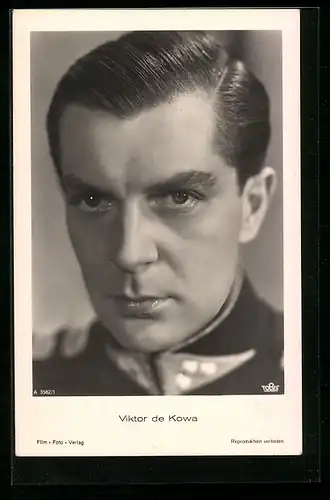 AK Schauspieler Viktor de Kowa mit pomadiertem Haar und ernstem Blick