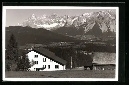 AK Schladming, Pension Alpenhof vor Bergkette