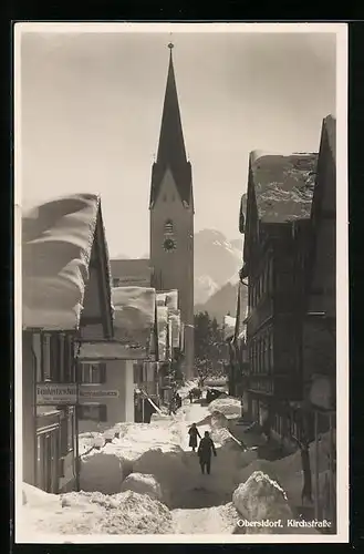 AK Oberstdorf, Blick auf die verschneite Kirchstrasse