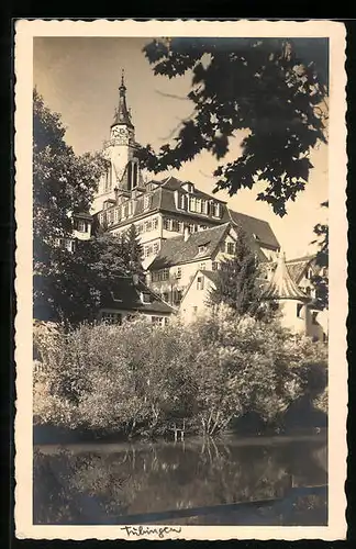 AK Tübingen, Blick auf grosses Gebäude vom Wasser aus