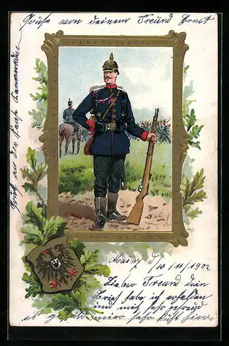 Präge-AK Soldat der Infanterie in Uniform mit Gewehr