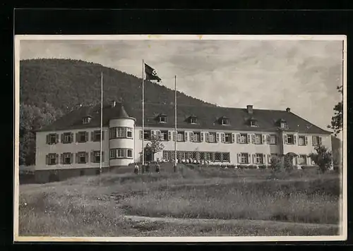 AK Annweiler, NS-Gauschule im Sommer, flagge