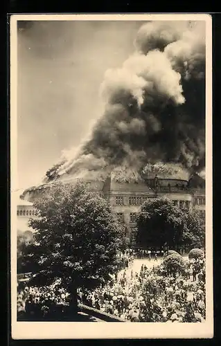 Foto-AK Freiburg, Brand der Universität am 10.7.1934