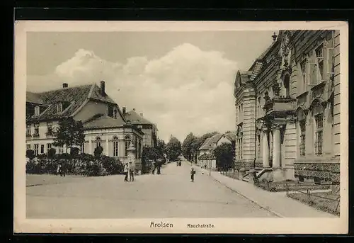AK Arolsen, Rauchstrasse mit Litfasssäule