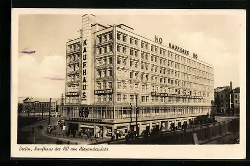 AK Berlin, Alexanderplatz, Blick auf das Kaufhaus der HO