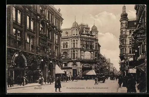 AK Berlin, Friedrichstrasse, Fussgänger an der Ecke Behrenstrasse