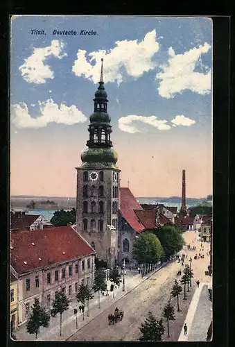 AK Tilsit, Deutsche Kirche mit Strasse aus der Vogelschau, rückseitig aufgeklebtes Foto