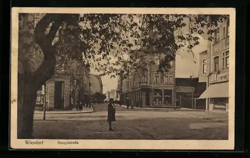 AK Wiesdorf, Fussgänger auf der Hauptstrasse