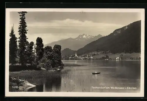 AK Techendorf am Weissensee, Ortsansicht mit Bergen