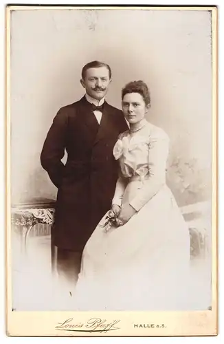 Fotografie Louis Pfaff, Halle a. S., Geiststrasse 47, Erinnerungsfoto eines Brautpaares