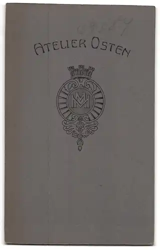 Fotografie Atelier Osten, Berlin, Frankfurter Allee 109 /112, Bürgerlicher Herr mit karierter Krawatte im Anzug