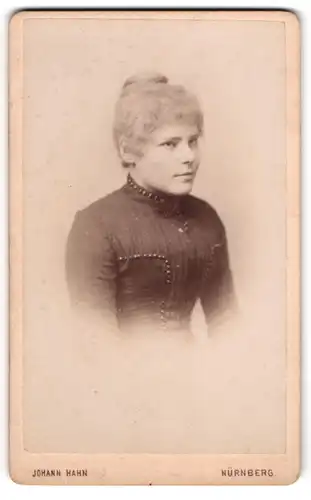 Fotografie Johann Hahn, Nürnberg, Junge Dame mit Hochsteckfrisur