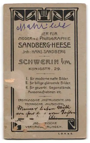 Fotografie Sandberg-Heese, Schwerin, jungee Frau Mathilde mit Rüschenkragen