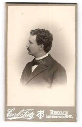 Fotografie Carl Tietz, Berlin, Portrait Herr Marnacher zu seinem 26. Geburtstag 1899