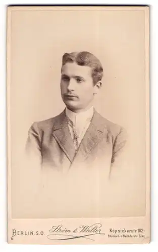 Fotografie Strom & Walter, Berlin, Portrait Herr Johann Seiffert (Schwabbel), 1895