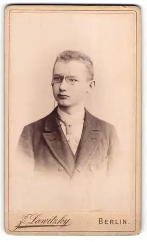 Fotografie Jul. Lawitzky, Berlin, junger Mann W. Friebe, 1895