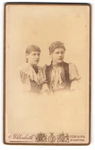 Fotografie E. Uhlenhuth, Coburg, junge Frauen Anna und Lula mit Locken