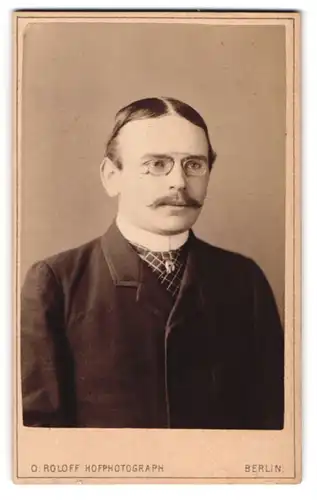 Fotografie O. Roloff, Berlin, Portrait Herr Carl Schwarzlose, 1889