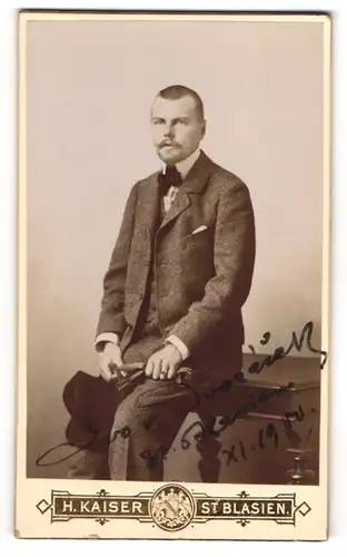 Fotografie H. Kaiser, St. Blasien, Portrait Ivo v. Drozacek, 1900